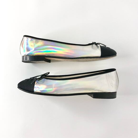 Chanel CC Logo Iridescent Patent Cap Toe Ballerina
Flats 36 - Picture 4 of 10